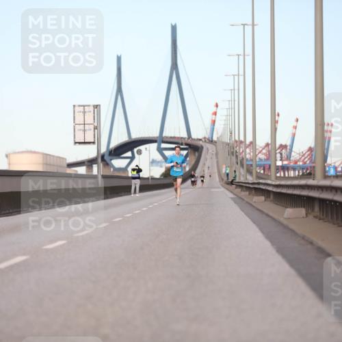 03.10.2024 - Köhlbrandbrückenlauf Fuchs,  Jonas http://msf.ph/oto/7194897 03.10.2024 09:34:28 Position 3  meine-sportfotos.de