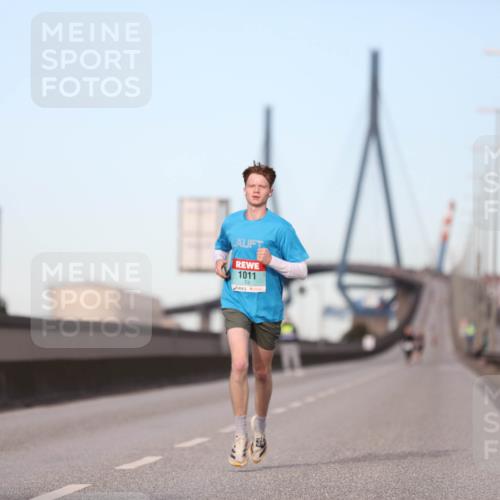 03.10.2024 - Köhlbrandbrückenlauf Fuchs,  Jonas http://msf.ph/oto/7195295 03.10.2024 09:34:37 Position 3 1011 meine-sportfotos.de