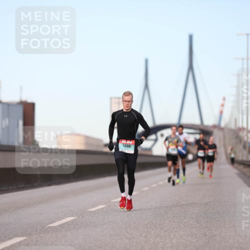 03.10.2024 - Köhlbrandbrückenlauf Fuchs,  Jonas http://msf.ph/oto/7195711 03.10.2024 09:35:09 Position 3 1099 meine-sportfotos.de