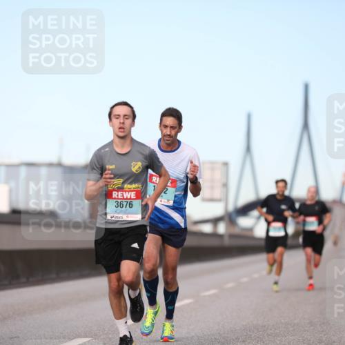 03.10.2024 - Köhlbrandbrückenlauf Fuchs,  Jonas http://msf.ph/oto/7196241 03.10.2024 09:35:16 Position 3 1, 2, 3676 meine-sportfotos.de