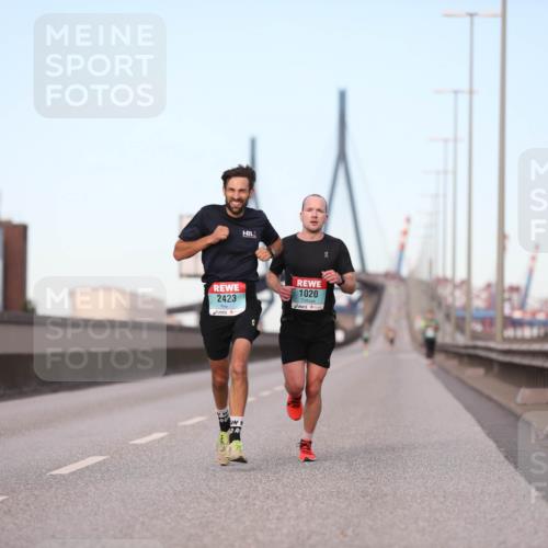 03.10.2024 - Köhlbrandbrückenlauf Fuchs,  Jonas http://msf.ph/oto/7196461 03.10.2024 09:35:19 Position 3 90, 2423, 1020 meine-sportfotos.de