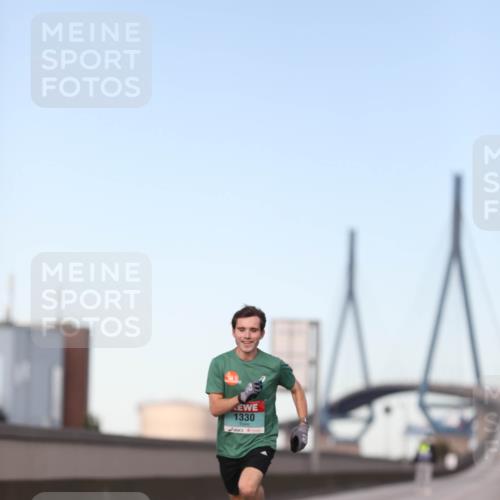 03.10.2024 - Köhlbrandbrückenlauf Fuchs,  Jonas http://msf.ph/oto/7196848 03.10.2024 09:35:54 Position 3 1330 meine-sportfotos.de