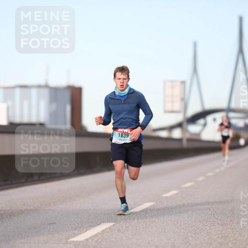03.10.2024 - Köhlbrandbrückenlauf Fuchs,  Jonas http://msf.ph/oto/7197885 03.10.2024 09:36:53 Position 3 1839 meine-sportfotos.de