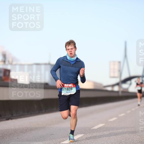 03.10.2024 - Köhlbrandbrückenlauf Fuchs,  Jonas http://msf.ph/oto/7197920 03.10.2024 09:36:54 Position 3 1839 meine-sportfotos.de