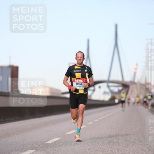 03.10.2024 - Köhlbrandbrückenlauf Fuchs,  Jonas http://msf.ph/oto/7198432 03.10.2024 09:37:26 Position 3 0, 1054 meine-sportfotos.de
