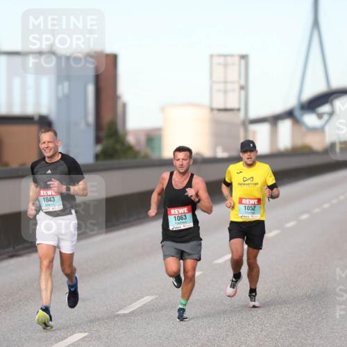 03.10.2024 - Köhlbrandbrückenlauf Fuchs,  Jonas http://msf.ph/oto/7198764 03.10.2024 09:37:58 Position 3 1043, 1063, 1052 meine-sportfotos.de