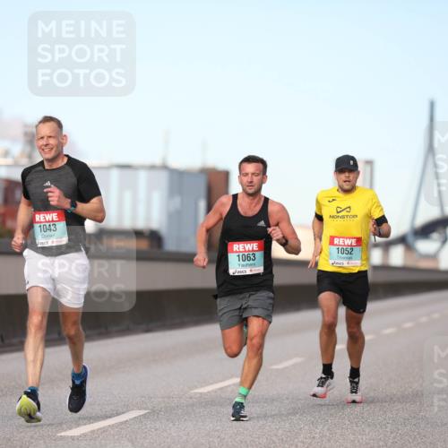 03.10.2024 - Köhlbrandbrückenlauf Fuchs,  Jonas http://msf.ph/oto/7198782 03.10.2024 09:38:00 Position 3 1043, 1063, 1052 meine-sportfotos.de