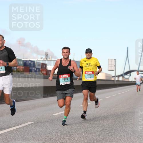 03.10.2024 - Köhlbrandbrückenlauf Fuchs,  Jonas http://msf.ph/oto/7198840 03.10.2024 09:38:01 Position 3 1043, 1063, 1052 meine-sportfotos.de