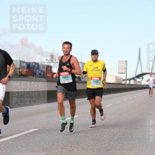 03.10.2024 - Köhlbrandbrückenlauf Fuchs,  Jonas http://msf.ph/oto/7198853 03.10.2024 09:38:01 Position 3 1043, 1063, 1052 meine-sportfotos.de