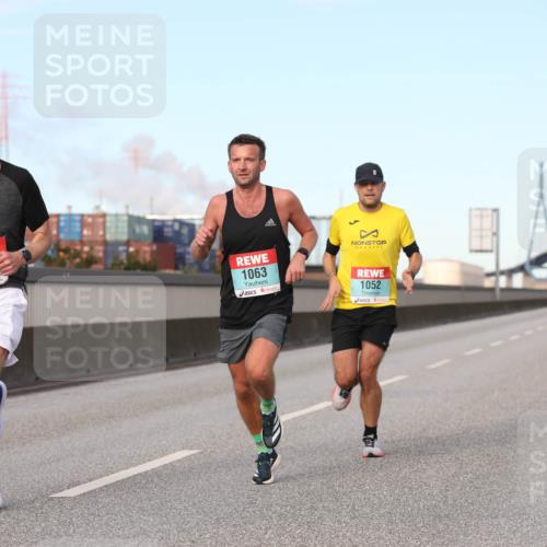 03.10.2024 - Köhlbrandbrückenlauf Fuchs,  Jonas http://msf.ph/oto/7198882 03.10.2024 09:38:02 Position 3 1043, 1063, 1052 meine-sportfotos.de