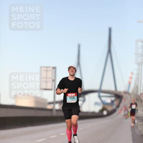 03.10.2024 - Köhlbrandbrückenlauf Fuchs,  Jonas http://msf.ph/oto/7199279 03.10.2024 09:38:19 Position 3 1032 meine-sportfotos.de
