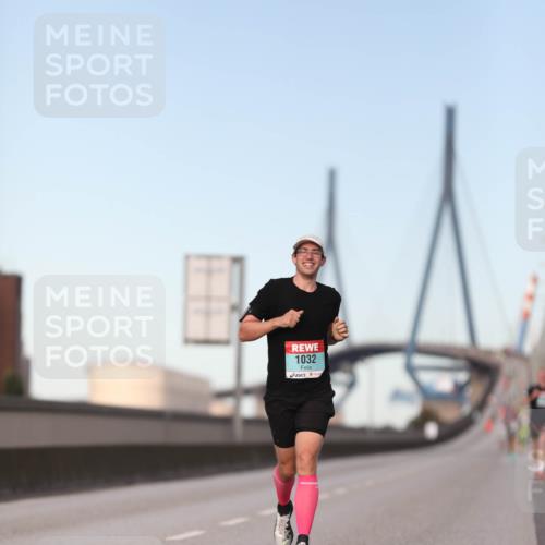 03.10.2024 - Köhlbrandbrückenlauf Fuchs,  Jonas http://msf.ph/oto/7199303 03.10.2024 09:38:19 Position 3 1032 meine-sportfotos.de