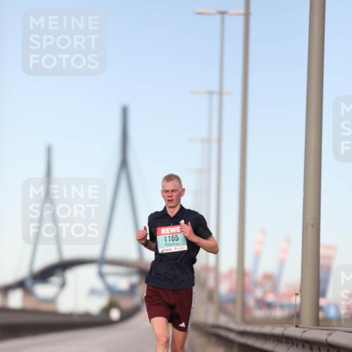 03.10.2024 - Köhlbrandbrückenlauf Fuchs,  Jonas http://msf.ph/oto/7199538 03.10.2024 09:38:32 Position 3 1165 meine-sportfotos.de