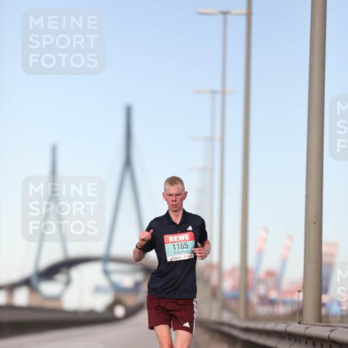 03.10.2024 - Köhlbrandbrückenlauf Fuchs,  Jonas http://msf.ph/oto/7199551 03.10.2024 09:38:32 Position 3 1165 meine-sportfotos.de