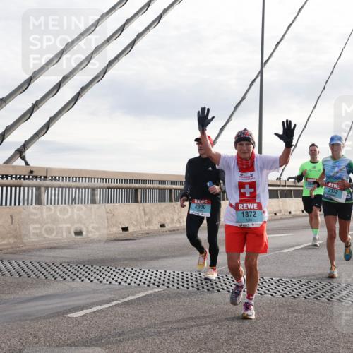 03.10.2024 - Köhlbrandbrückenlauf Matties Gatica Varas http://msf.ph/oto/7200831 03.10.2024 09:30:12 Position 2 2030, 1872, 2132 meine-sportfotos.de