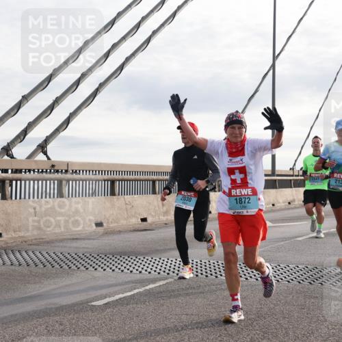 03.10.2024 - Köhlbrandbrückenlauf Matties Gatica Varas http://msf.ph/oto/7200845 03.10.2024 09:30:12 Position 2 2030, 1872, 2841, 2132 meine-sportfotos.de