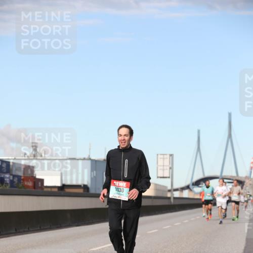 03.10.2024 - Köhlbrandbrückenlauf Fuchs,  Jonas http://msf.ph/oto/7200927 03.10.2024 09:39:42 Position 3 1030 meine-sportfotos.de