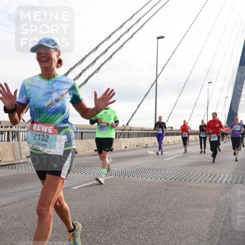 03.10.2024 - Köhlbrandbrückenlauf Matties Gatica Varas http://msf.ph/oto/7200929 03.10.2024 09:30:14 Position 2 2132, 2841 meine-sportfotos.de