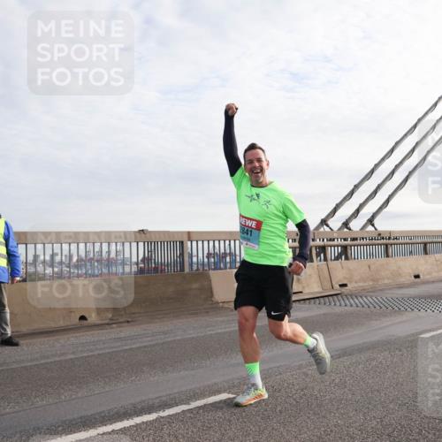 03.10.2024 - Köhlbrandbrückenlauf Matties Gatica Varas http://msf.ph/oto/7200962 03.10.2024 09:30:16 Position 2 2841 meine-sportfotos.de