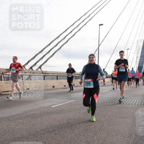 03.10.2024 - Köhlbrandbrückenlauf Matties Gatica Varas http://msf.ph/oto/7201121 03.10.2024 09:30:21 Position 2 2649, 1648, 2715 meine-sportfotos.de