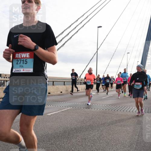 03.10.2024 - Köhlbrandbrückenlauf Matties Gatica Varas http://msf.ph/oto/7201143 03.10.2024 09:30:22 Position 2 3440, 2715, 2063, 1946 meine-sportfotos.de