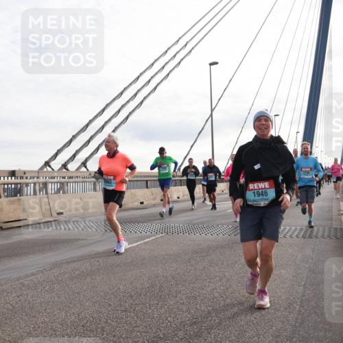 03.10.2024 - Köhlbrandbrückenlauf Matties Gatica Varas http://msf.ph/oto/7201169 03.10.2024 09:30:24 Position 2 2063, 1946, 1134 meine-sportfotos.de