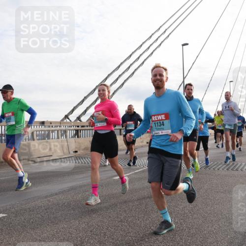 03.10.2024 - Köhlbrandbrückenlauf Matties Gatica Varas http://msf.ph/oto/7201211 03.10.2024 09:30:26 Position 2 2493, 1841, 1134 meine-sportfotos.de