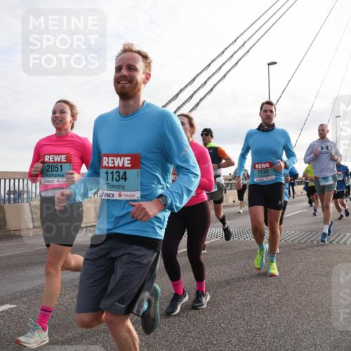 03.10.2024 - Köhlbrandbrückenlauf Matties Gatica Varas http://msf.ph/oto/7201217 03.10.2024 09:30:26 Position 2 2051, 1134, 1133, 2640 meine-sportfotos.de