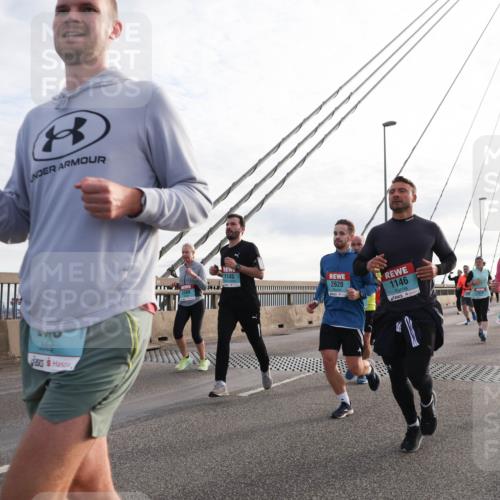 03.10.2024 - Köhlbrandbrückenlauf Matties Gatica Varas http://msf.ph/oto/7201261 03.10.2024 09:30:28 Position 2 1145, 2620, 1146 meine-sportfotos.de