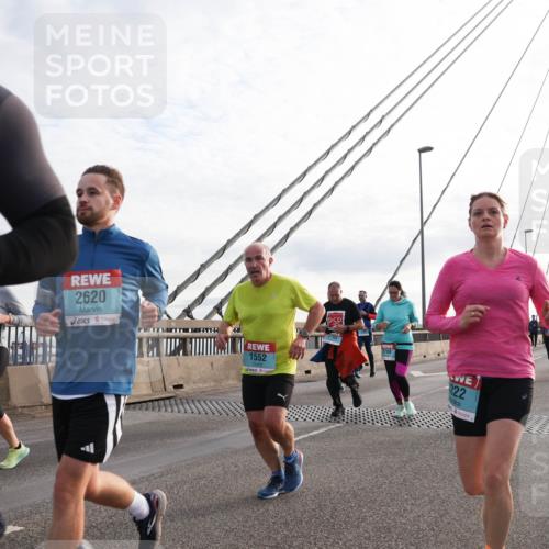 03.10.2024 - Köhlbrandbrückenlauf Matties Gatica Varas http://msf.ph/oto/7201284 03.10.2024 09:30:29 Position 2 2620, 2360, 1552, 222 meine-sportfotos.de