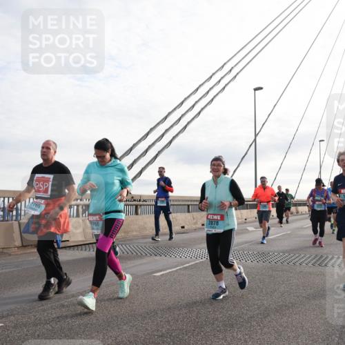 03.10.2024 - Köhlbrandbrückenlauf Matties Gatica Varas http://msf.ph/oto/7201306 03.10.2024 09:30:31 Position 2 2765, 2878, 2766, 1558 meine-sportfotos.de