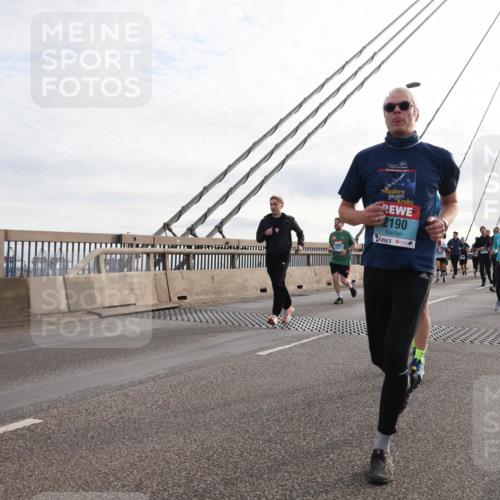 03.10.2024 - Köhlbrandbrückenlauf Matties Gatica Varas http://msf.ph/oto/7201374 03.10.2024 09:30:34 Position 2 2190 meine-sportfotos.de