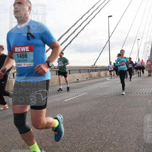 03.10.2024 - Köhlbrandbrückenlauf Matties Gatica Varas http://msf.ph/oto/7201406 03.10.2024 09:30:35 Position 2 1466, 3015 meine-sportfotos.de