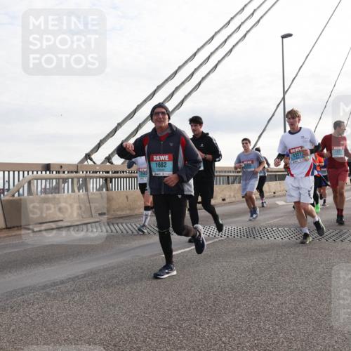 03.10.2024 - Köhlbrandbrückenlauf Matties Gatica Varas http://msf.ph/oto/7201484 03.10.2024 09:30:39 Position 2 1682, 3327, 1673, 2067 meine-sportfotos.de