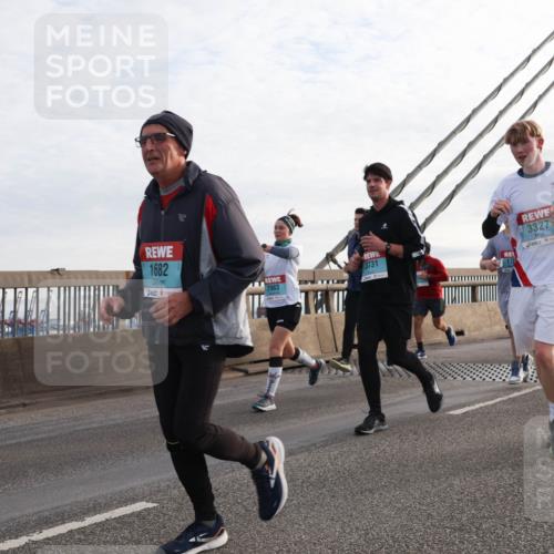 03.10.2024 - Köhlbrandbrückenlauf Matties Gatica Varas http://msf.ph/oto/7201501 03.10.2024 09:30:40 Position 2 1682, 3731, 2983, 3327, 16, 2068 meine-sportfotos.de