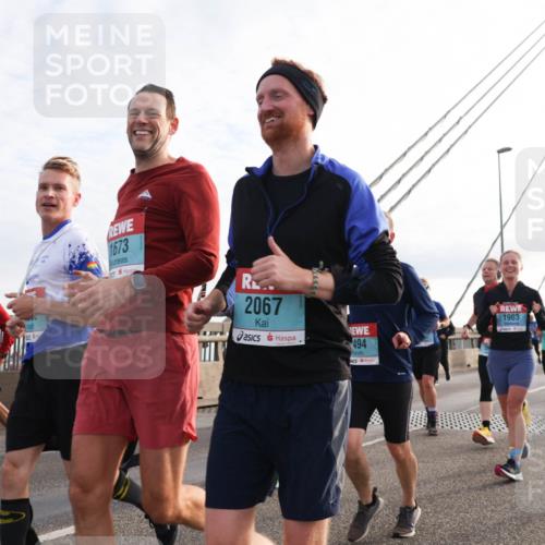 03.10.2024 - Köhlbrandbrückenlauf Matties Gatica Varas http://msf.ph/oto/7201564 03.10.2024 09:30:41 Position 2 1673, 2067, 1963, 494, 2174 meine-sportfotos.de