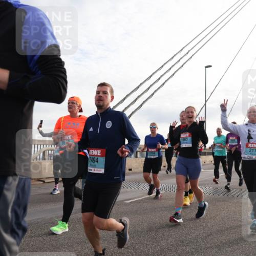 03.10.2024 - Köhlbrandbrückenlauf Matties Gatica Varas http://msf.ph/oto/7201574 03.10.2024 09:30:42 Position 2 2067, 355, 2494, 3154, 1963, 3003, 2174 meine-sportfotos.de