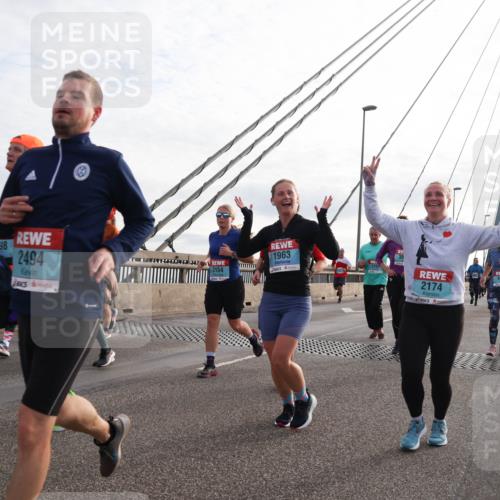 03.10.2024 - Köhlbrandbrückenlauf Matties Gatica Varas http://msf.ph/oto/7201591 03.10.2024 09:30:42 Position 2 598, 2494, 3154, 1963, 2174, 1828 meine-sportfotos.de