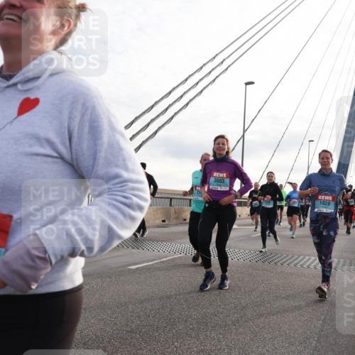 03.10.2024 - Köhlbrandbrückenlauf Matties Gatica Varas http://msf.ph/oto/7201629 03.10.2024 09:30:43 Position 2 2174, 3003, 1828 meine-sportfotos.de