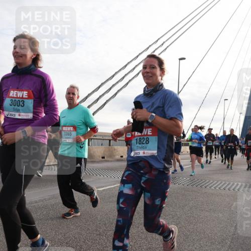 03.10.2024 - Köhlbrandbrückenlauf Matties Gatica Varas http://msf.ph/oto/7201677 03.10.2024 09:30:44 Position 2 3003, 2265, 1828 meine-sportfotos.de