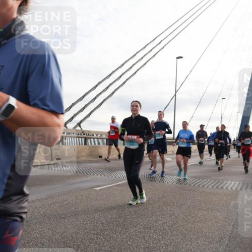 03.10.2024 - Köhlbrandbrückenlauf Matties Gatica Varas http://msf.ph/oto/7201716 03.10.2024 09:30:45 Position 2 1828, 1940 meine-sportfotos.de