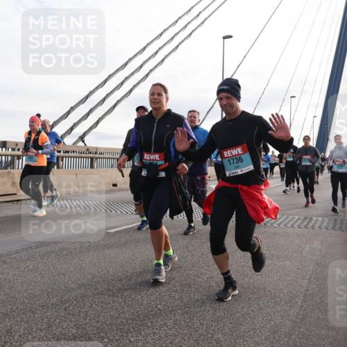 03.10.2024 - Köhlbrandbrückenlauf Matties Gatica Varas http://msf.ph/oto/7201834 03.10.2024 09:30:47 Position 2 2287, 1736 meine-sportfotos.de