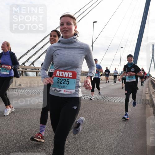 03.10.2024 - Köhlbrandbrückenlauf Matties Gatica Varas http://msf.ph/oto/7201924 03.10.2024 09:30:50 Position 2 180, 3225, 2466 meine-sportfotos.de