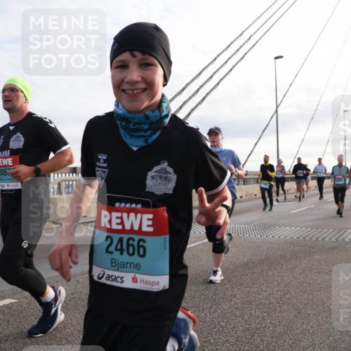 03.10.2024 - Köhlbrandbrückenlauf Matties Gatica Varas http://msf.ph/oto/7201952 03.10.2024 09:30:51 Position 2 2467, 2466 meine-sportfotos.de