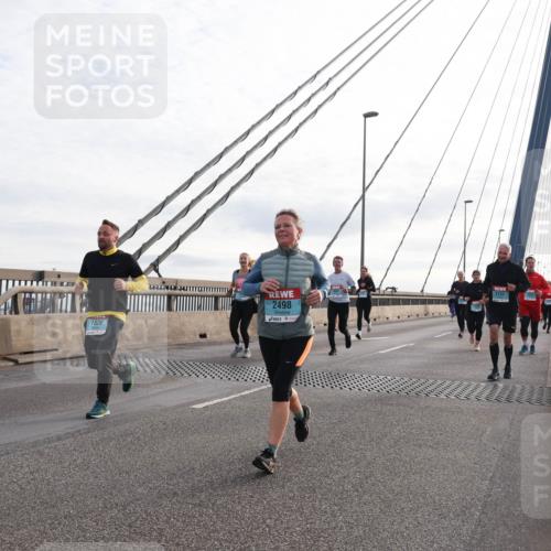 03.10.2024 - Köhlbrandbrückenlauf Matties Gatica Varas http://msf.ph/oto/7202028 03.10.2024 09:30:54 Position 2 1829, 2498, 2157 meine-sportfotos.de