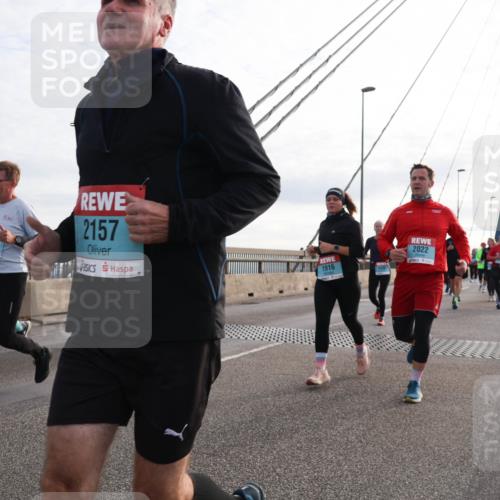03.10.2024 - Köhlbrandbrückenlauf Matties Gatica Varas http://msf.ph/oto/7202100 03.10.2024 09:30:57 Position 2 1601, 2157, 2022, 1916 meine-sportfotos.de