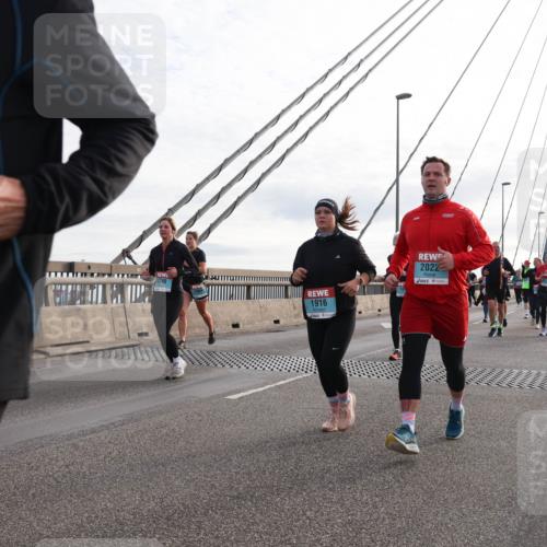 03.10.2024 - Köhlbrandbrückenlauf Matties Gatica Varas http://msf.ph/oto/7202107 03.10.2024 09:30:57 Position 2 7, 3248, 1916, 2022 meine-sportfotos.de
