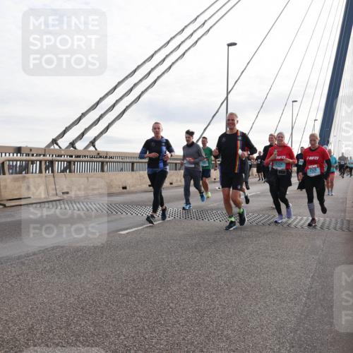 03.10.2024 - Köhlbrandbrückenlauf Matties Gatica Varas http://msf.ph/oto/7202164 03.10.2024 09:30:59 Position 2 09, 2124, 2125 meine-sportfotos.de