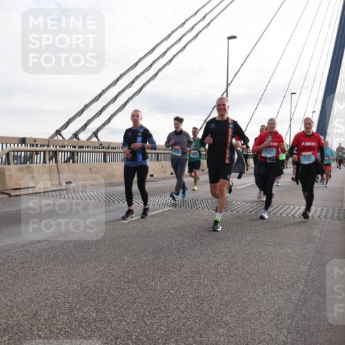 03.10.2024 - Köhlbrandbrückenlauf Matties Gatica Varas http://msf.ph/oto/7202173 03.10.2024 09:31:00 Position 2 2124, 2125 meine-sportfotos.de