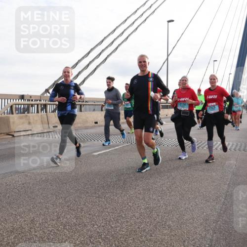 03.10.2024 - Köhlbrandbrückenlauf Matties Gatica Varas http://msf.ph/oto/7202187 03.10.2024 09:31:00 Position 2 2124, 2125 meine-sportfotos.de